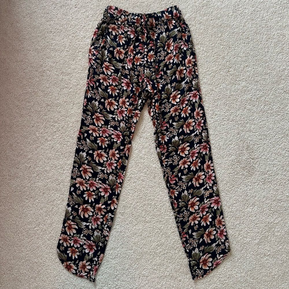 AMERICAN EAGLE FLOWER PATTERN RELAXED FIT PANTS